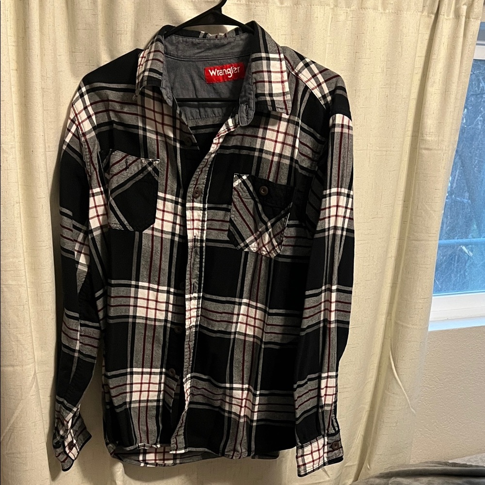 Wrangler Black, maroon, and White plaid button up